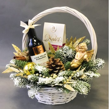 Unforgettable gift in a wicker basket